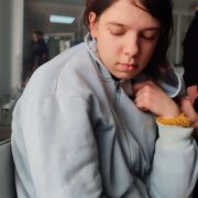 Поліція Прикарпаття встановлює особу неповнолітньої