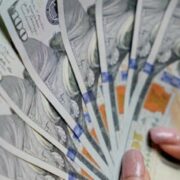 Проблема “старих” доларів: чи можна і де обміняти купюри 2003 року