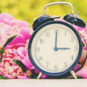 Сьогодні вночі українці переведуть годинники на годину вперед