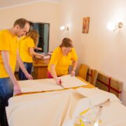 У Франківську працює інклюзивна майстерня, де залучені люди з інвалідністю