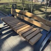 У центрі Івано-Франківська розпочали реставрацію старих лавок