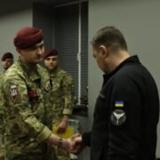 Воїн з Рогатина отримав нагородний пістолет від Буданова