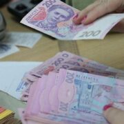 Близько 19 тисяч: в Україні різко зросла середня зарплата