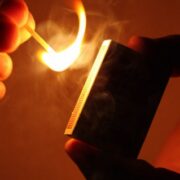 Коломиянина, який пʼяний підпалив речі дружини, взяли під варту