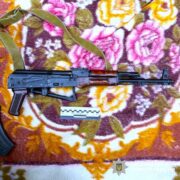 На Івано-Франківщині викрито чоловіка, який зберігав автомат та боєприпаси