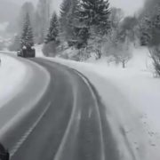 Сніг, вітер і ожеледиця: актуальна ситуація на дорогах Прикарпаття