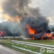 У ДТП на Львівщині постраждали прикарпатці: автівки згоріли повністю
