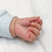 У Рівному на смітнику знайшли немовля: що відомо