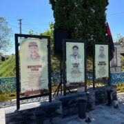 В Камінному відкрили памʼятні дошки трьом Героям