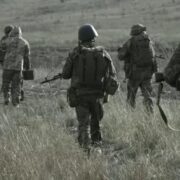 Чоловіки старше 60 років зможуть підписати контракт на військову службу