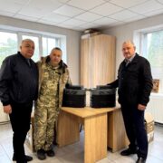 Косівська РВА передала зарядні станції для військових на фронт