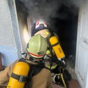 На Коломийщині рятувальники врятували чоловіка під час пожежі в житловому будинку