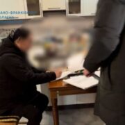 На Прикарпатті судитимуть валютницю, яка виманила у клієнтів майже 50 мільйонів гривень