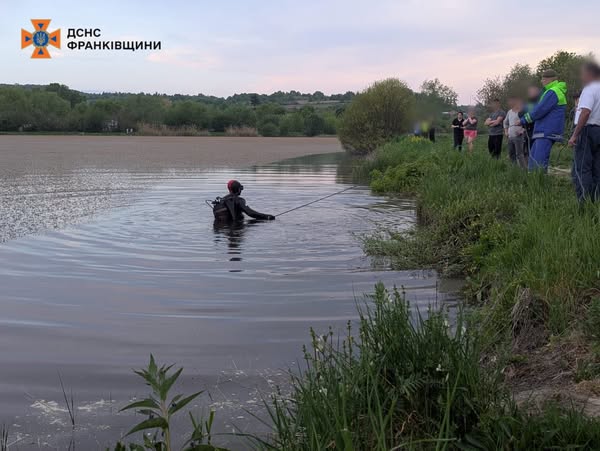 На Прикарпатті у водоймі потонув 10-річний хлопчик