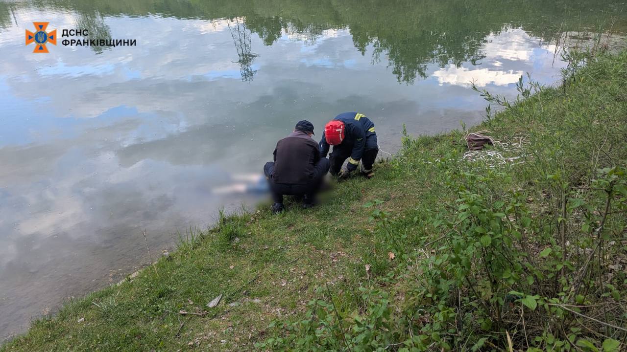 Трагедія на Косівщині: рятувальники дістали з водойми тіло жінки