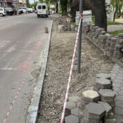 У Франківську облаштовують безбар’єрні тротуари на перехресті Вовчинецької, Героїв УПА та Коломийської