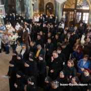 У головній святині міста відбулася молитва на вервиці з нагоди Дня матері