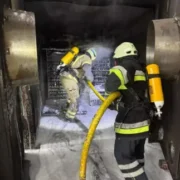 У Коломиї рятувальники ліквідували пожежу на підприємстві з виробництва паливних брикетів