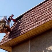 У Заболотівській лікарні розпочали роботи із заміни покрівлі