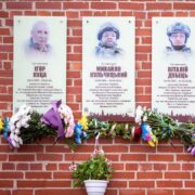 В Івано-Франківську відкрили памʼятні дошки чотирьом захисникам